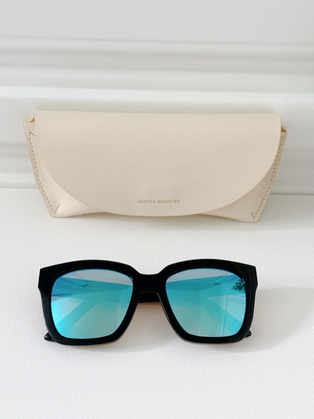 Gentle Monster The Dreamer Sunglasses Black Blue Lens w/ Case